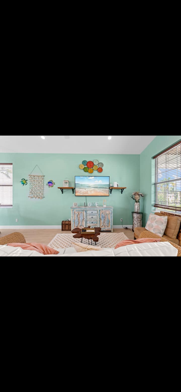 Sunny Sands Escape - Bonita Springs, FL