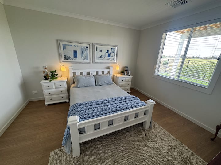 ห้องนอนที่ 5 ชั้นล่าง