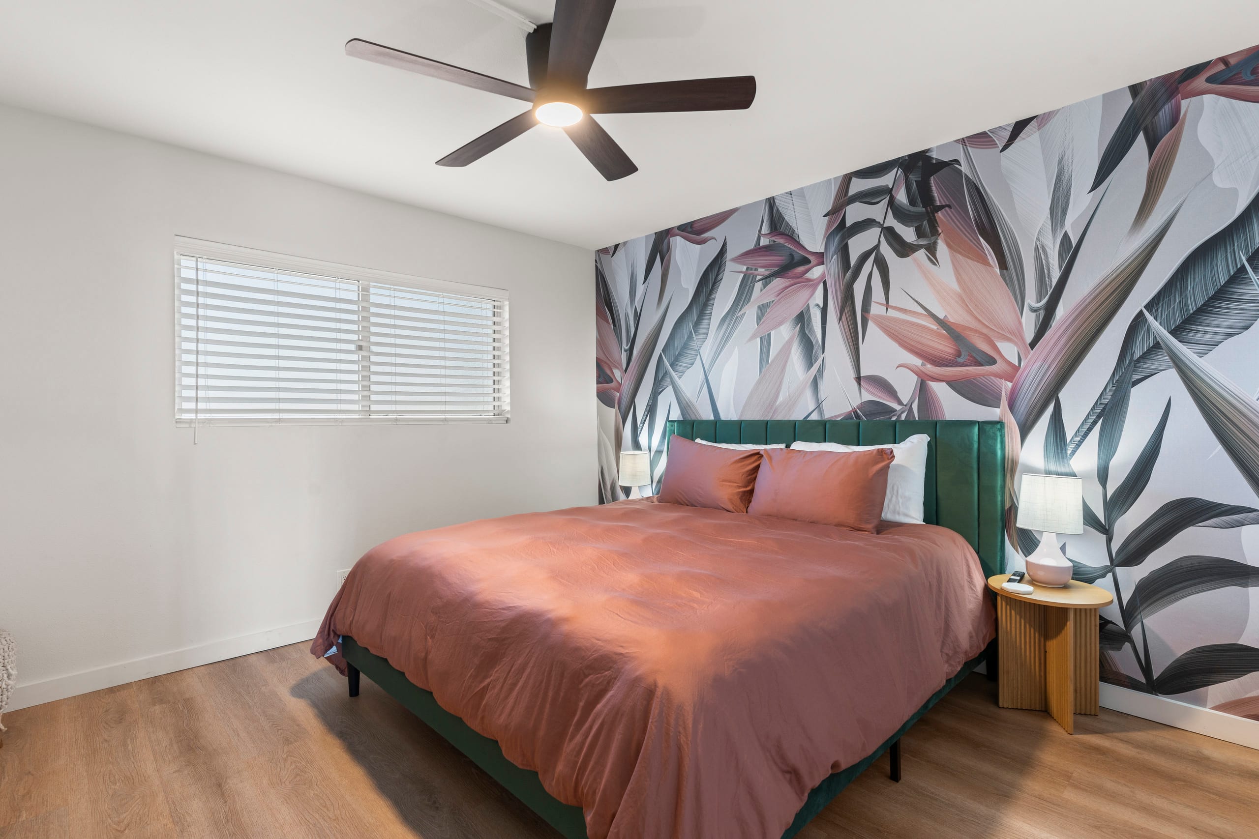 Stylish Oceanfront Remodel 2/2 - Image 15