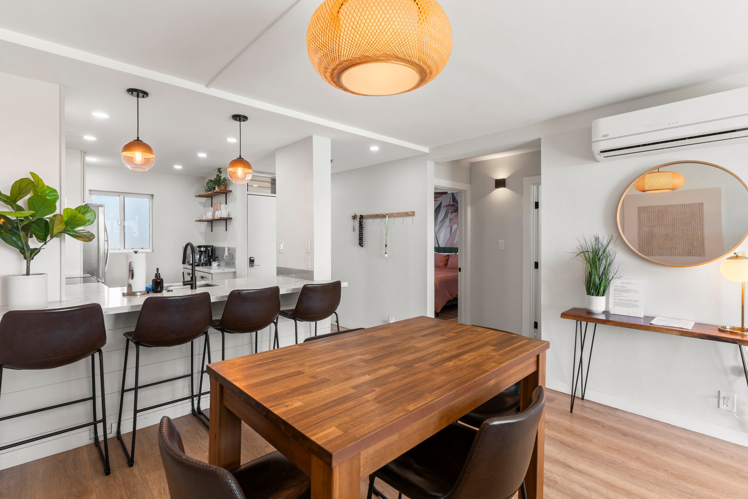 Stylish Oceanfront Remodel 2/2 - Image 10