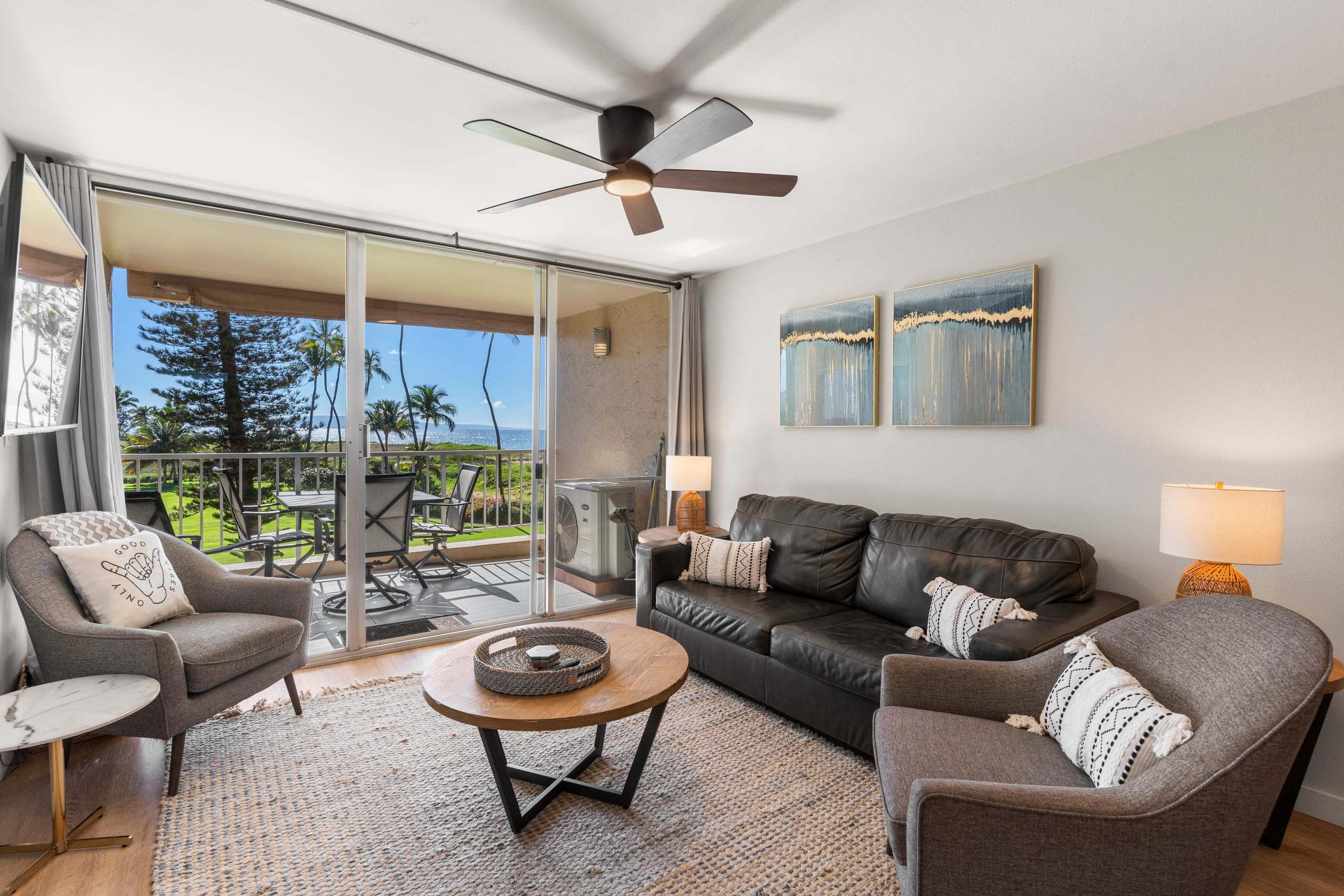 Stylish Oceanfront Remodel 2/2 - Image 3