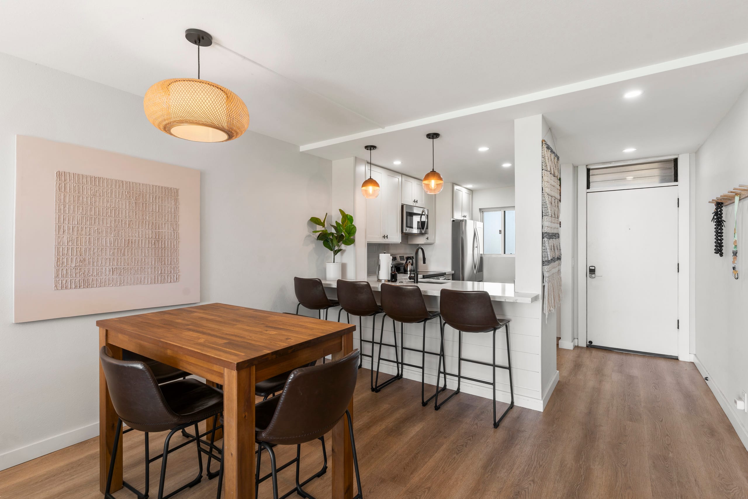 Stylish Oceanfront Remodel 2/2 - Image 11