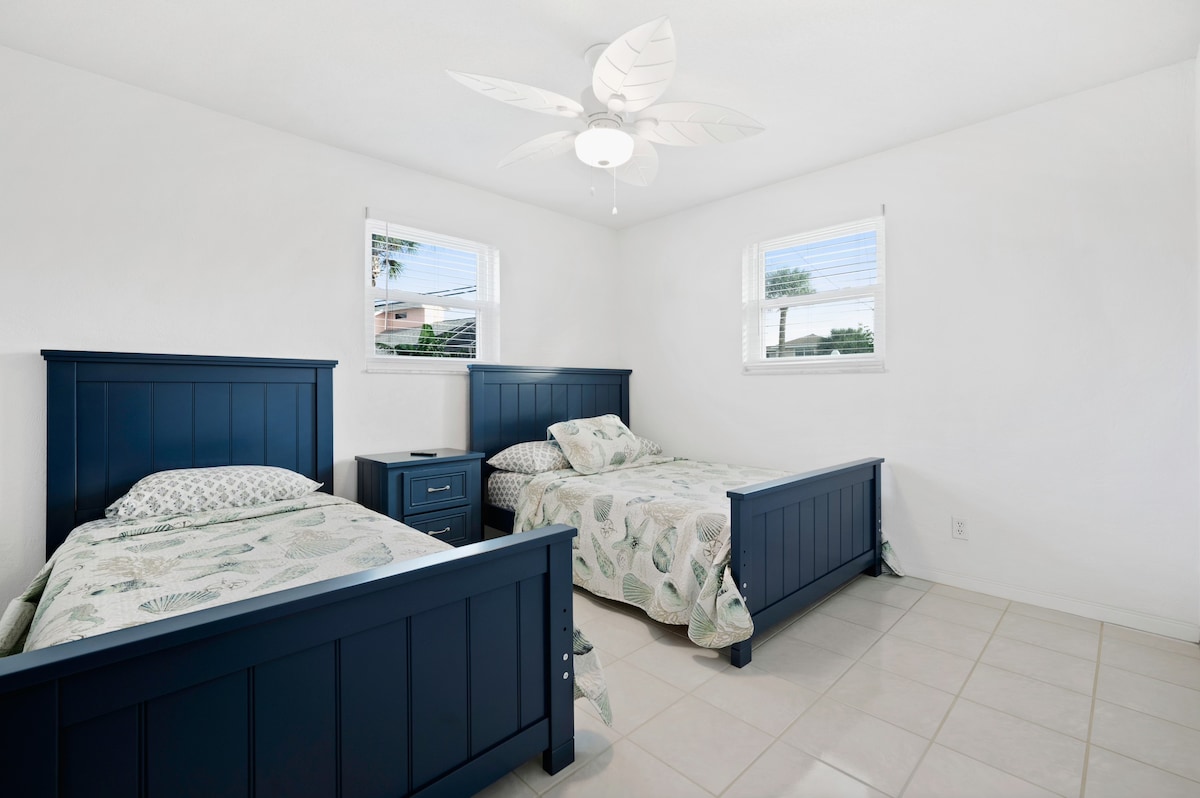 150 Steps to the Beach, Sleeps 5