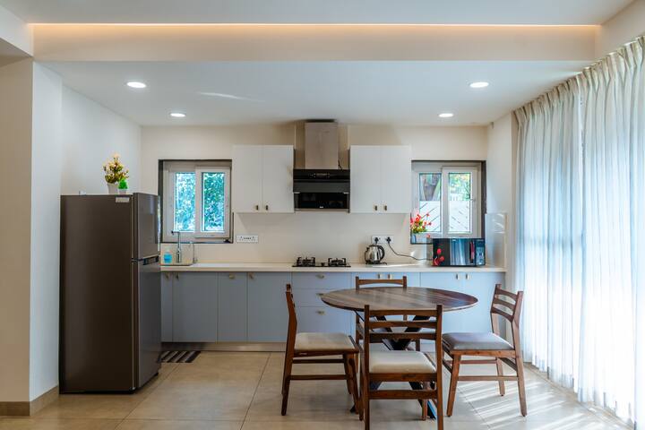 Dining area image 1
