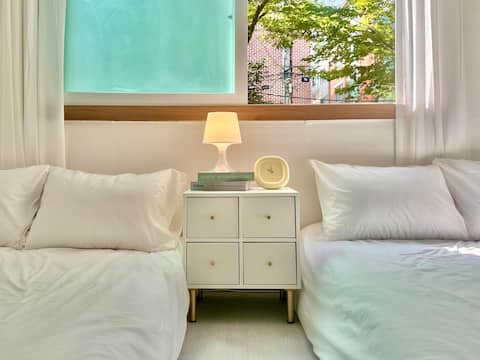 [Cozy accommodation] Sillim Station/Danggok Station/3 minutes by airport bus/Boramae Hospital/Starlight Street/Lotte Department Store/Up to 6 people