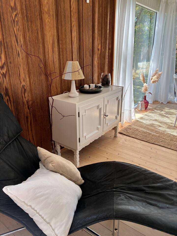 Sommerhus Ved Hou – Store Vinduer, Skovhave Og Ro - Hou