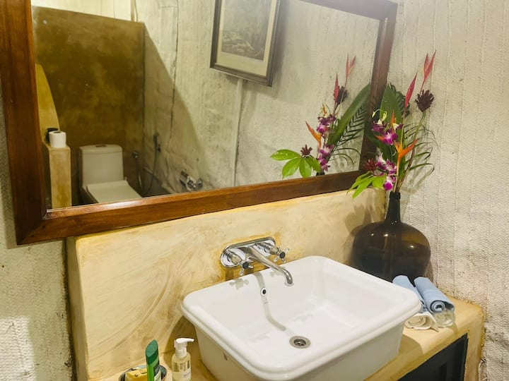 Full bathroom 5 image 1