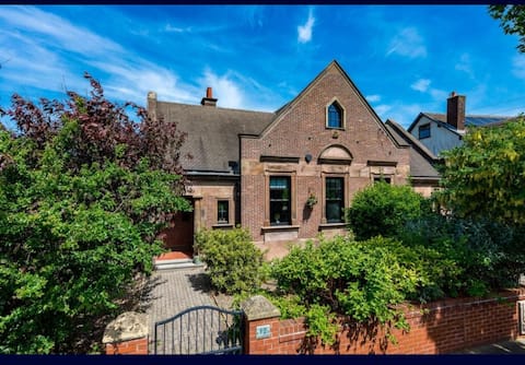Designer converted Edwardian Bank close to beach