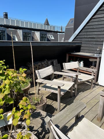 Eksklusiv bolig nær centrum med egen tagterrasse