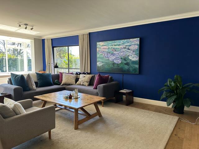 Deluxe home w/ soccer field in Upper Claremnt gallery image 3