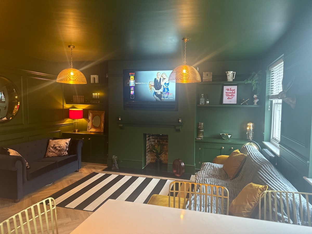 Successful Airbnb property: New! 2 floor, large, luxury, Victorian apartment in Willingdon And Jevington