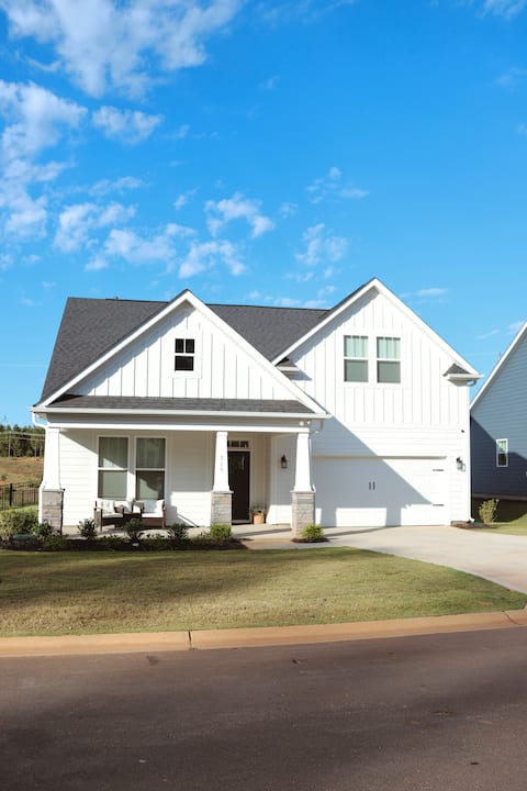 Quiet Home in Clemson, SC. Just 4 miles from CU.