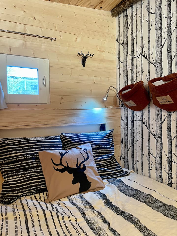 Spálňa „zrub“ s manželskou posteľou 140 