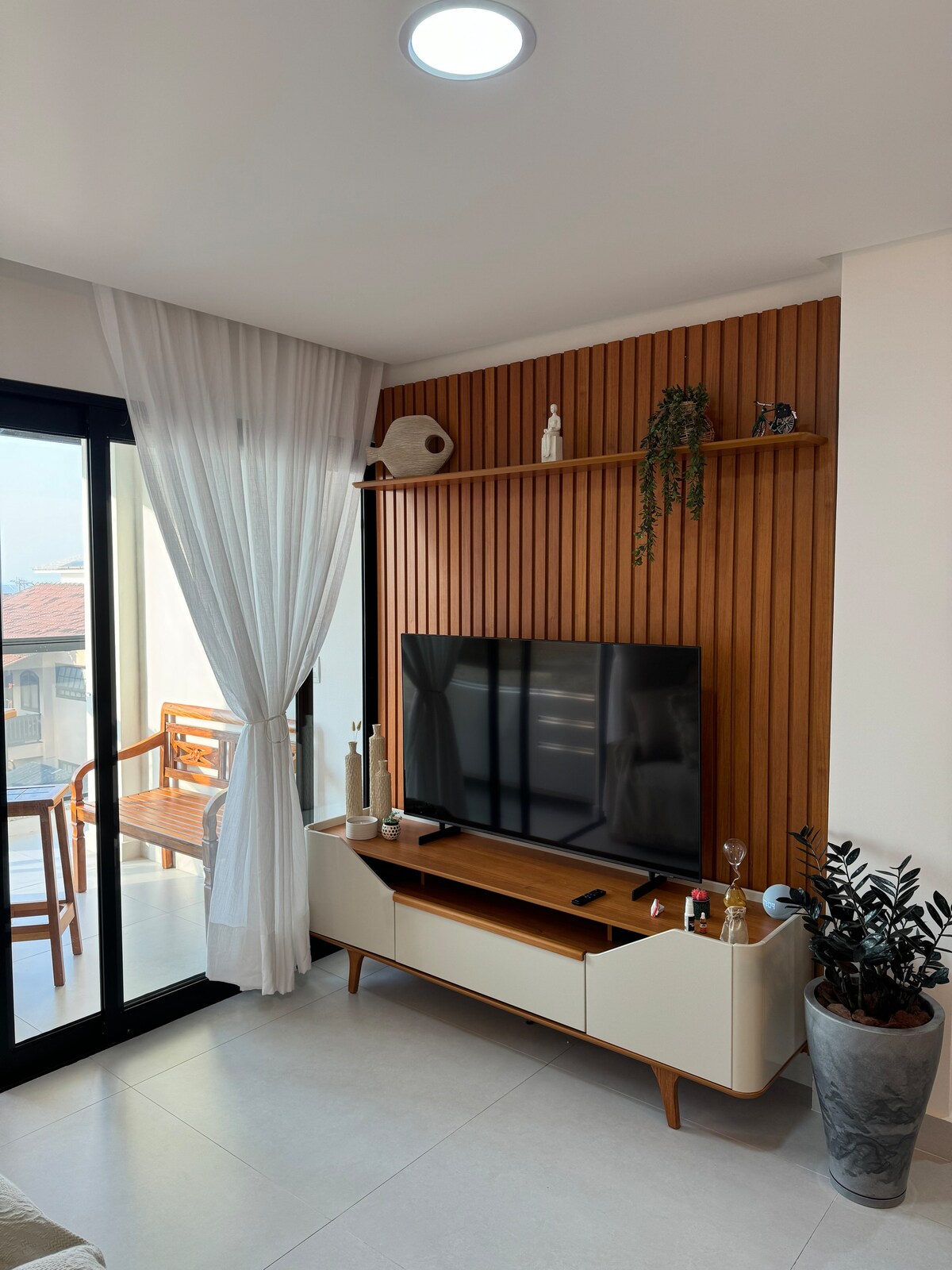 Popular Airbnb listing: Costa Azul Paradise | Garage + Coziness! in Macaé Rio Das Ostras Cabo Frio