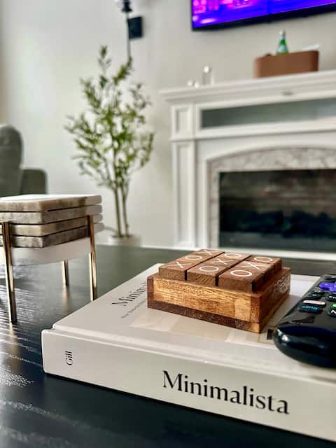 Top performing Airbnb: Cozy modern oasis near Six Flags/ UTSA / Shopping in Tanglewoodridge