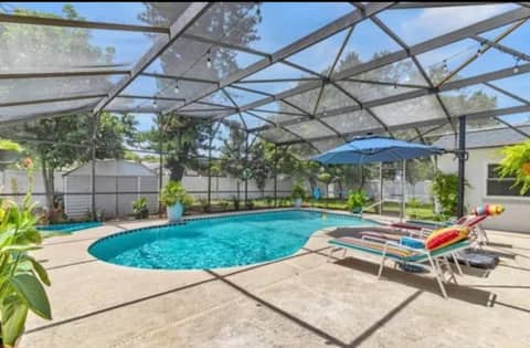 *NEW* Charming Getaway w/ Pool in East Orlando