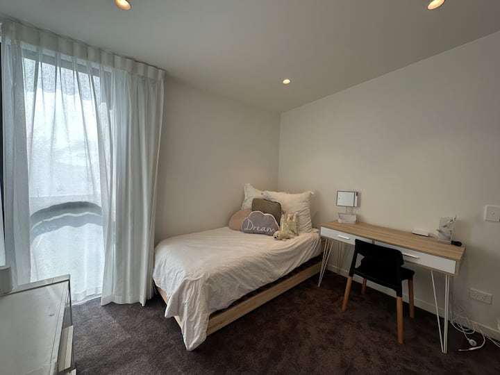Schlafzimmer 4