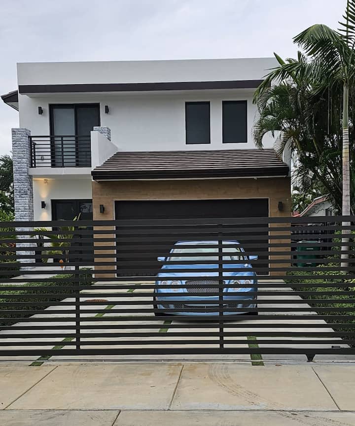 Luxury Modern Mansion Miami/ Pool/gables/ Brickell - Miami, FL
