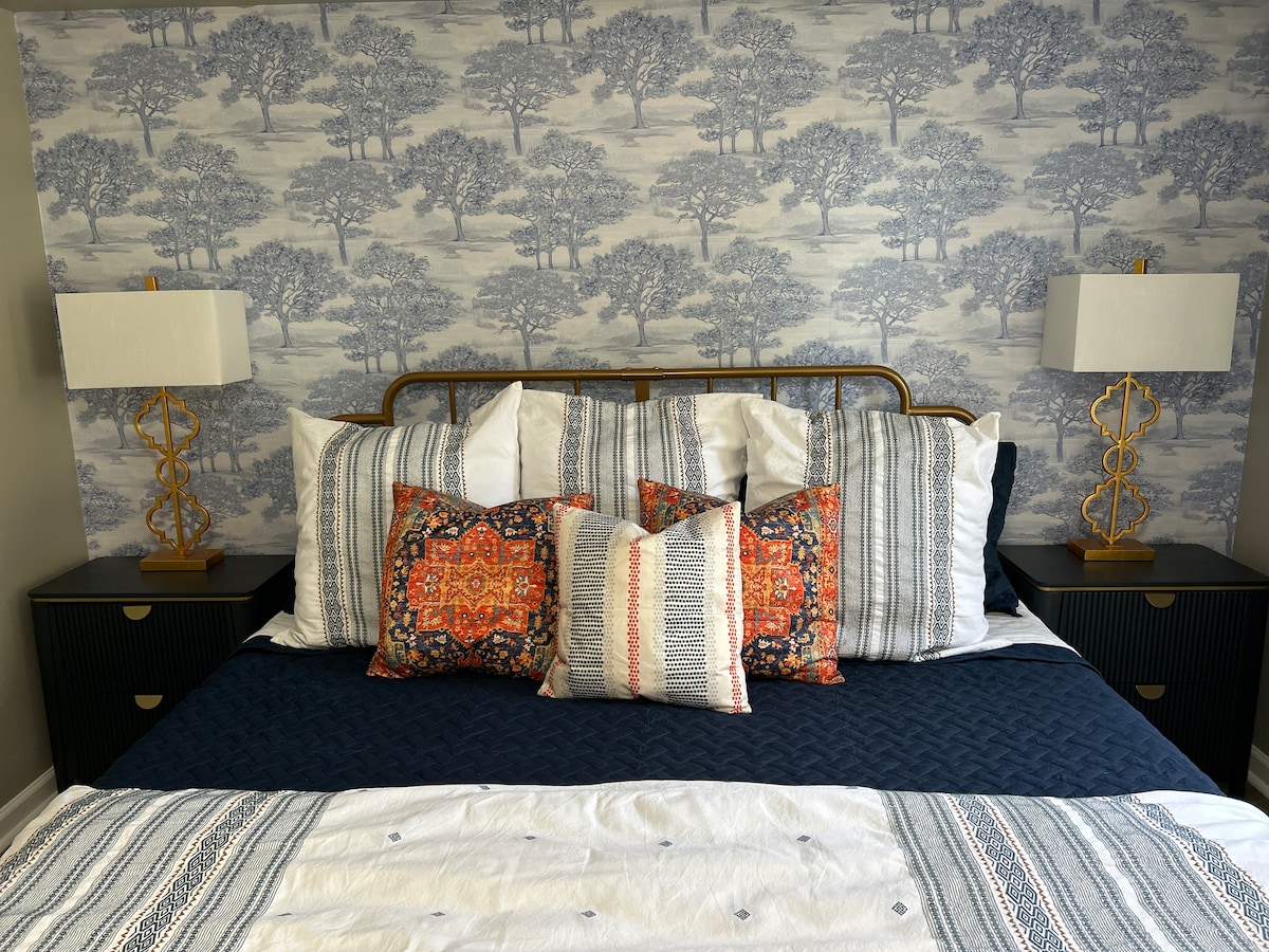 King-size bed with cooling mattress pad.  Lamps equipped with USB and USB-C ports.  Black-out curtains provide a darkened sleep environment. 