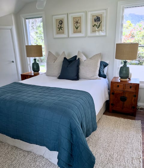Top Airbnb: Wyobie Treehouse, Walk to town, Valley View in Kangaroo Valley