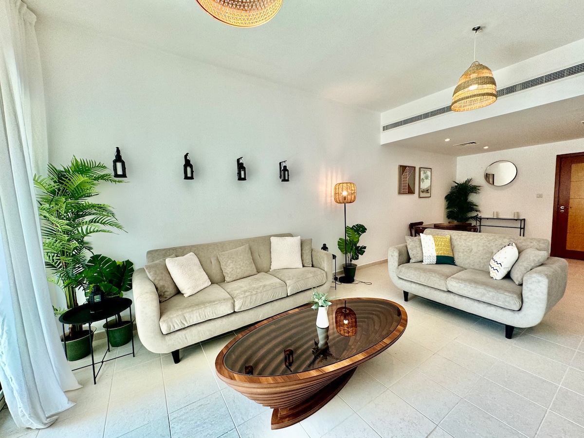 Top Airbnb: The Greens: very well-lit unit in Al Thanyah Third