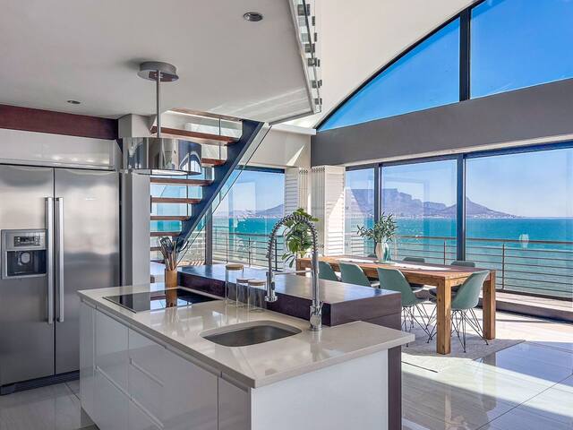 Greek-Themed Penthouse with Panoramic Views gallery image 4