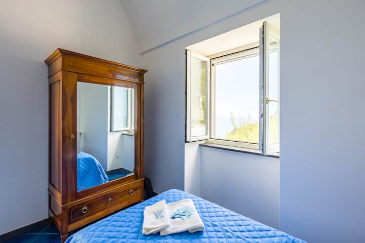 غرفة نوم بسريرين مفردين 