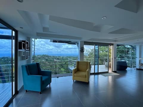Luxury mansion with pool near La Fortuna
