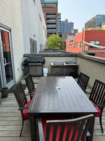 Westloop Loft With 2 Private Balconies gallery image 3