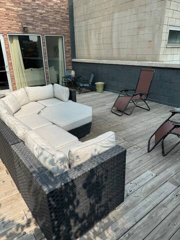 Westloop Loft With 2 Private Balconies gallery image 5