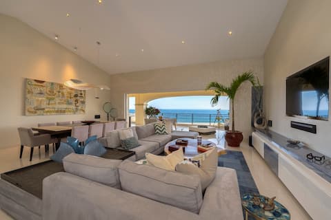 Top performing Airbnb: Luxurious and Charming Beachfront Penthouse in San José Del Cabo