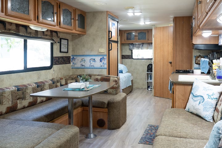 Cozy Miami Rv•close To Stadium, Wynwood & Airport - Miami, FL