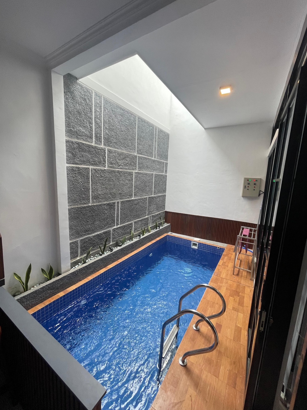 Curated visual reference: Visual Reference: Svargaloka Minimalist Villa Houses For Rent In Junrejo East Java