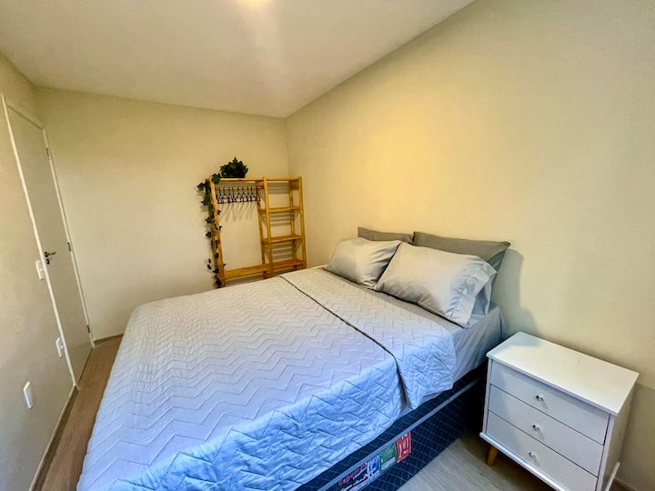 舒适的床，环境可以欣赏大自然，提供美好的休息时刻。