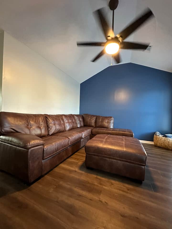Newly Renovated 3bd/2ba! *Big Yard *Game Room - Bonaire, GA