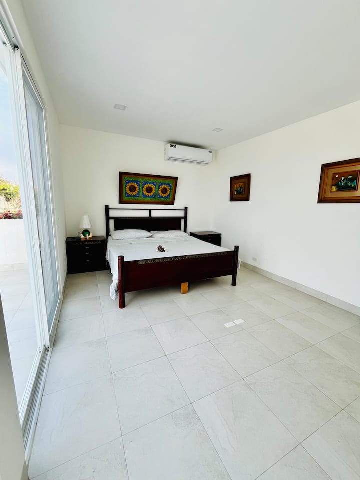 חדר הורים עם מרפסת ונוף פנורמי 