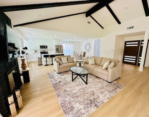 Successful Airbnb property: Canyon House, Pool, Yard, BBQ, Six Flags-14mi in Santa Clarita