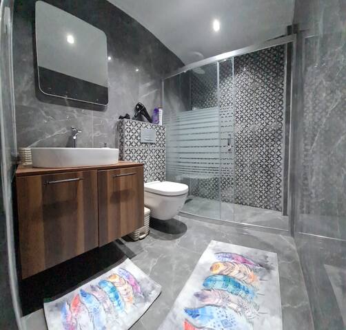 @*Cozy, Spacious 3+1 apartment&2 bathrooms, 4 AC gallery image 5