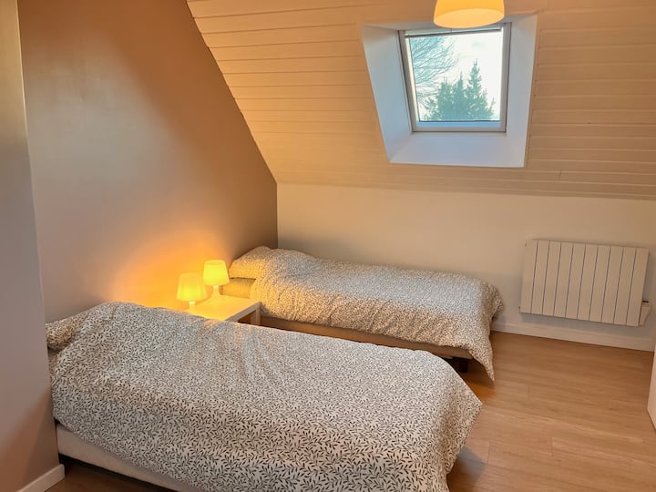 אפשרות ל-3 מיטות יחיד או מיטה זוגית אחת ומיטת יחיד 