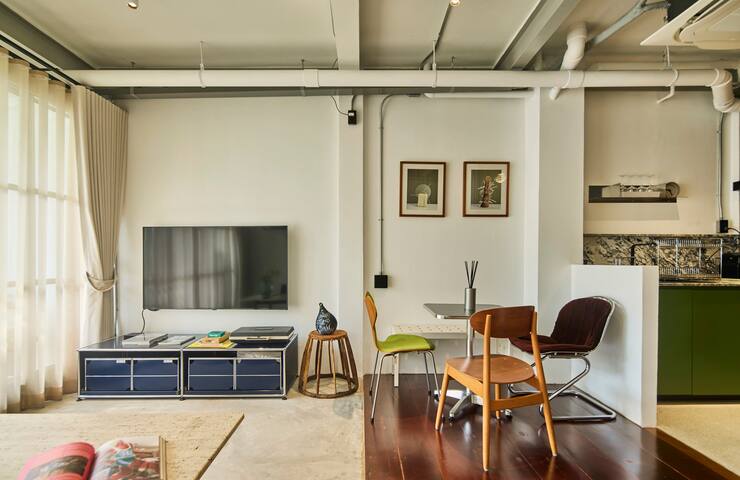 APOJ: Modern 2-Bedroom + Living room Apartment gallery image 3