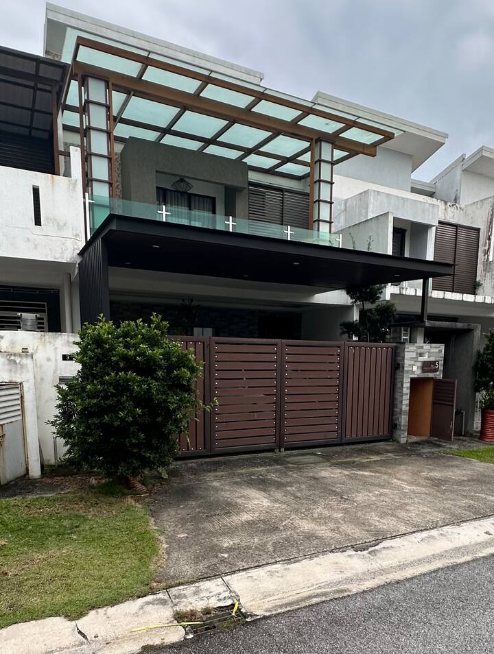 The Angguns Guesthouse - Rawang