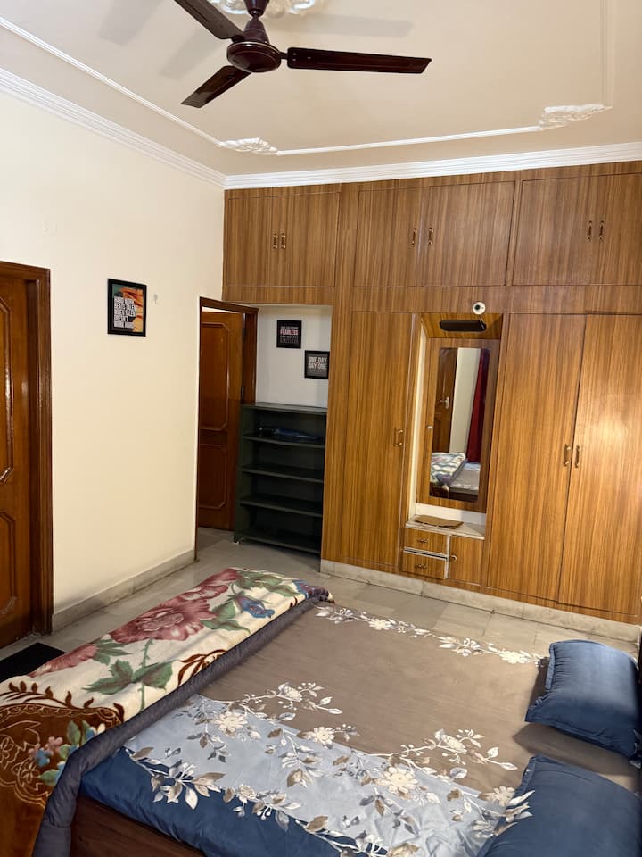 საძინებელი 1