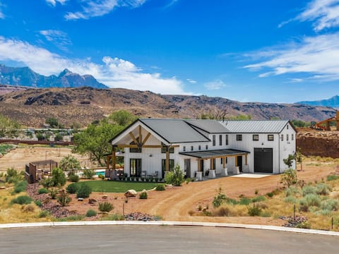 Zion Riverfront Farmhouse