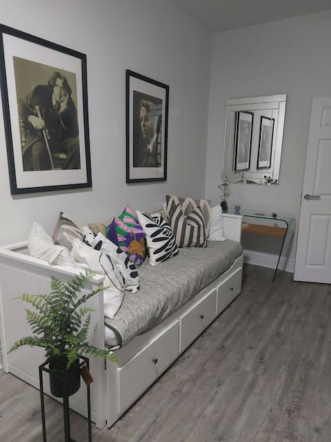 The Playwright's retreat.         Great Location