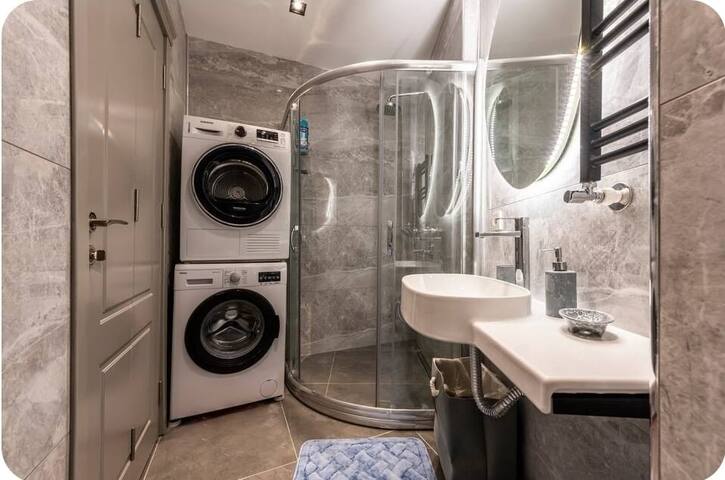 @3min walk to Metro&Tram&Seaside, 6mins to Taksim gallery image 5