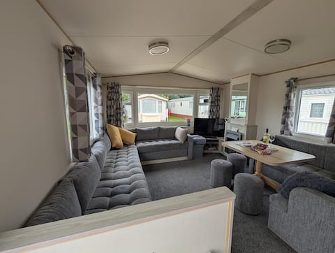 Successful Airbnb property: Comfortable home away from home! OceanEdge Heysham in Middleton