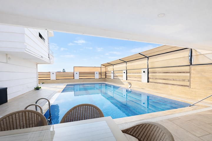 White villa 6 bedroom private pool sea view