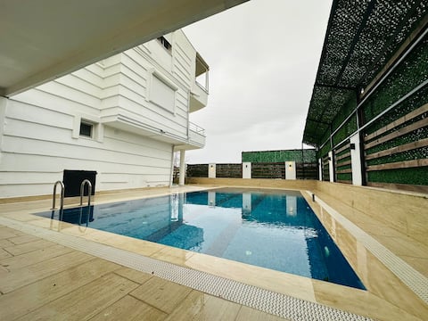 The White villa  5 bedroom 8 bed