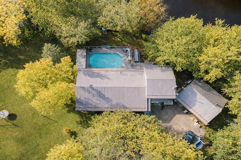 River Retreat-Hot tub/Volleyball/Games/BBQ/Bonfire