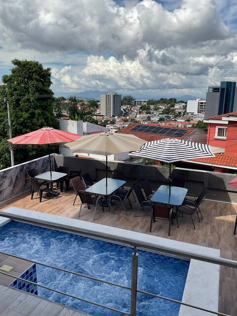 Anthonini’s in the city | San Salvador | 16 guests